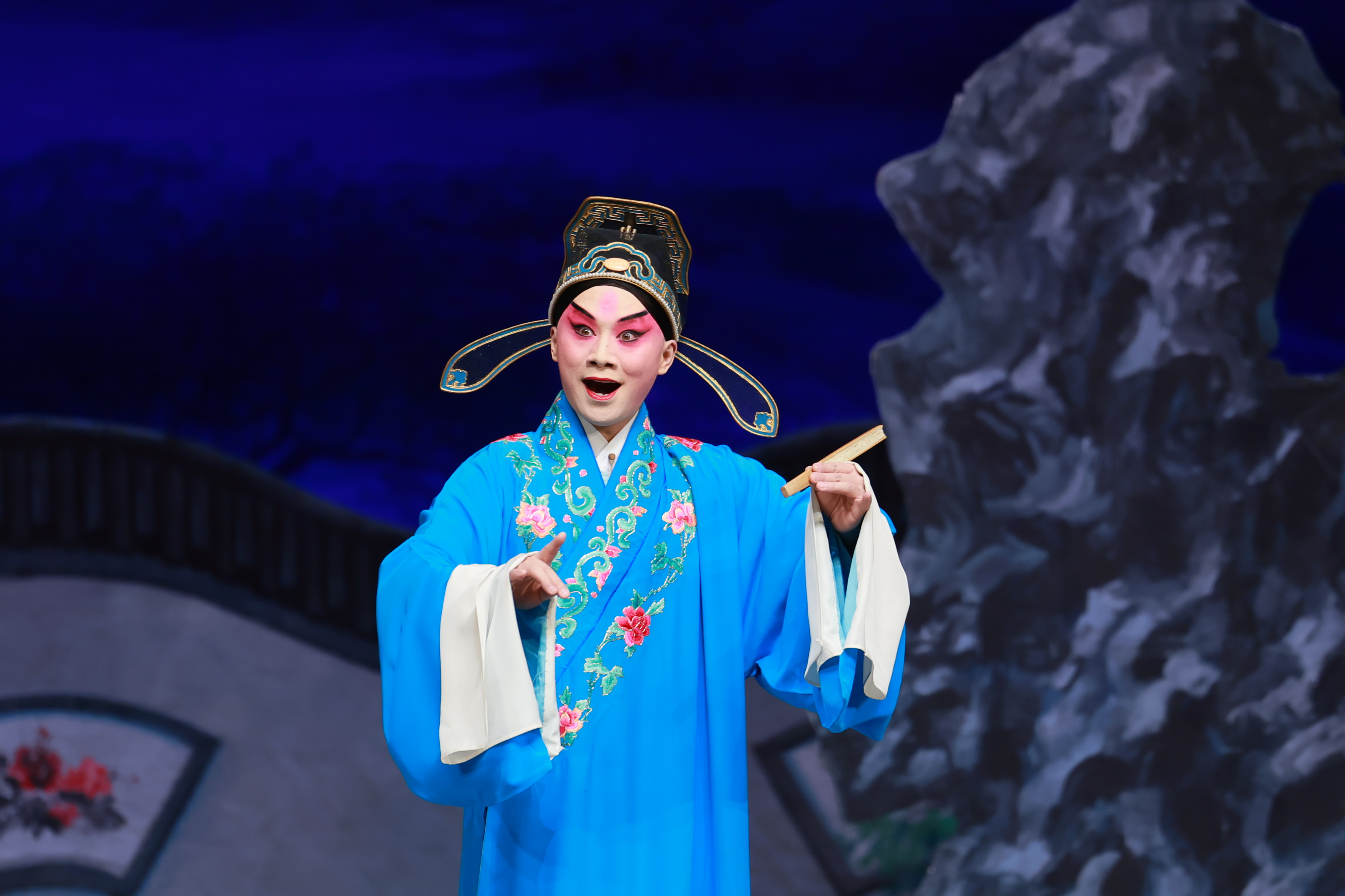 7099bc68f20745ee8c12ca9753e9071d.jpg 5孙亚军饰袁行健.JPG