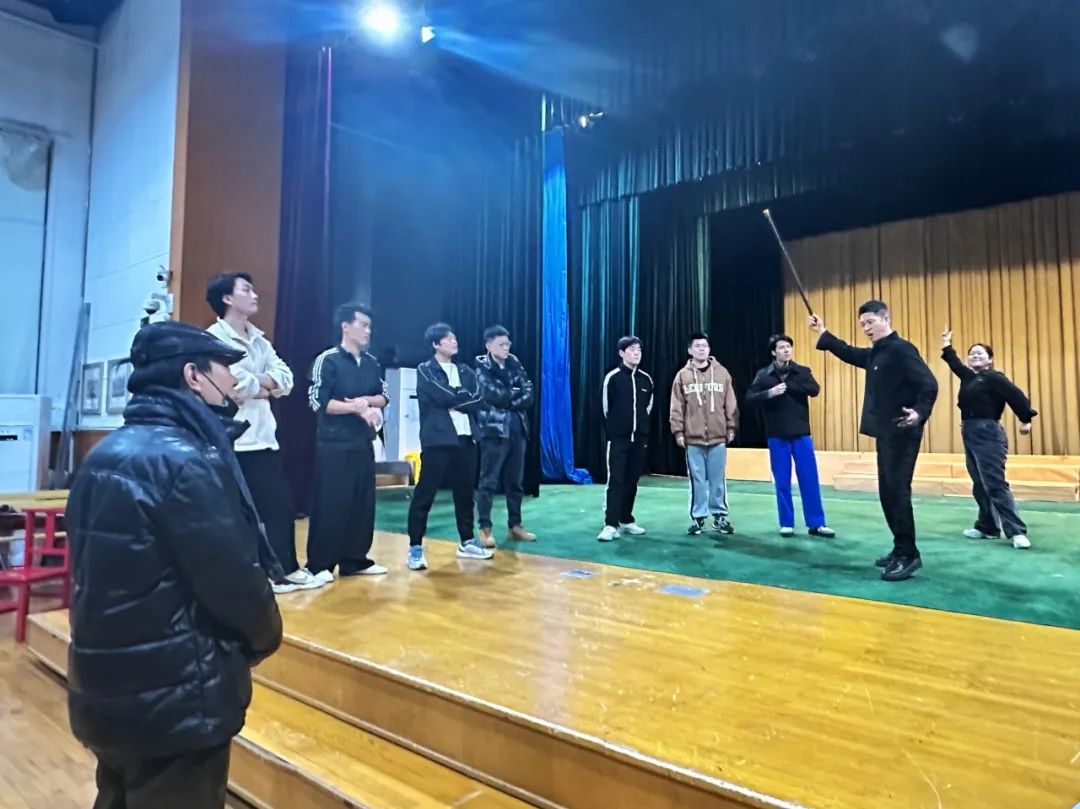 0f0081f084ba402e9561f5bd0f4be8fa.jpg 640.jpg