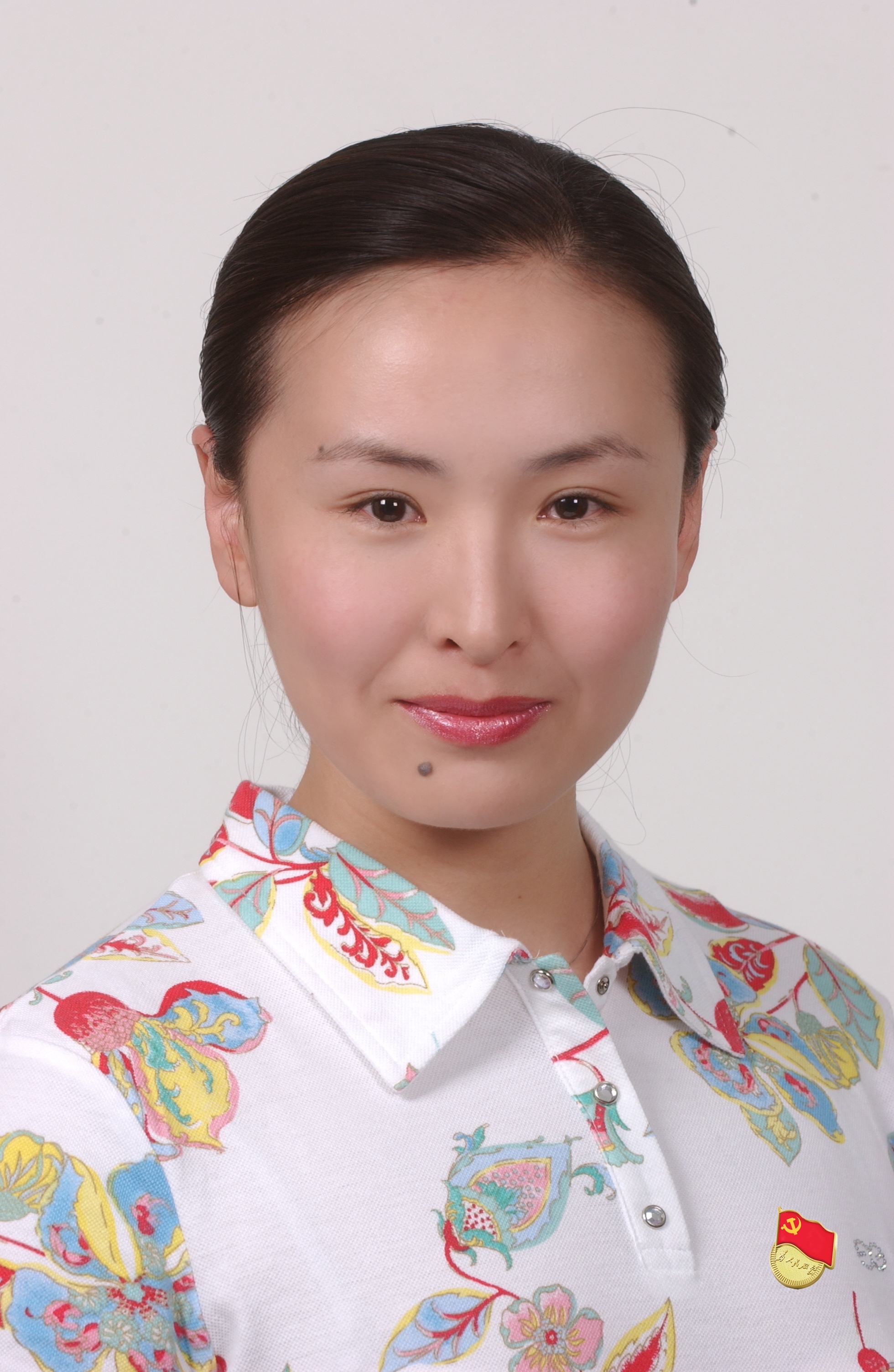32a19f629583442bb8d791aa87a87fa4.jpg 京昆系王婷证件照.jpg