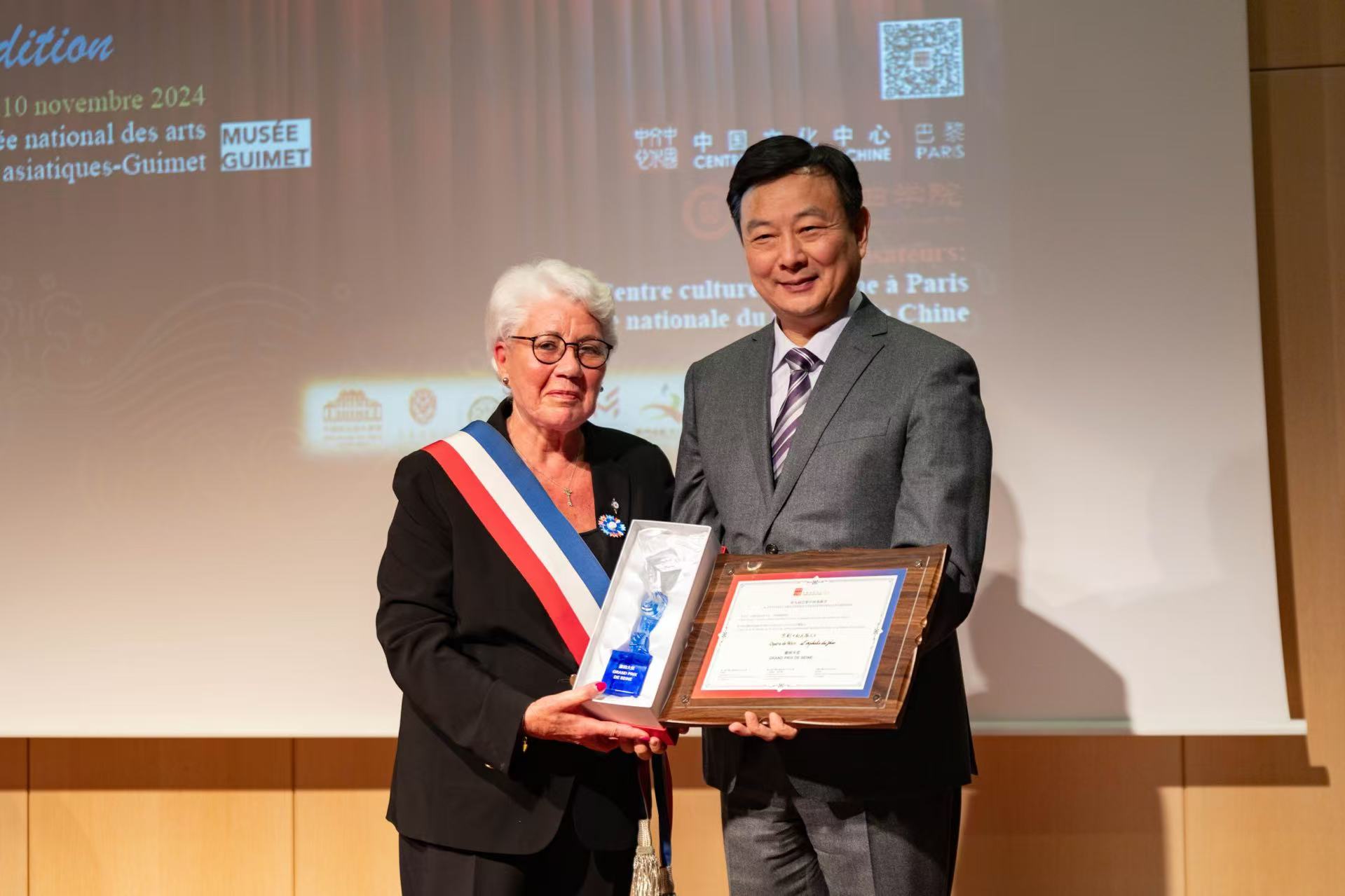 8df8f6d9d53648748d9f6d3ad7d8d6c5.jpg unpub_b0050dceb35543a18669a6bfcfd02c67.jpg