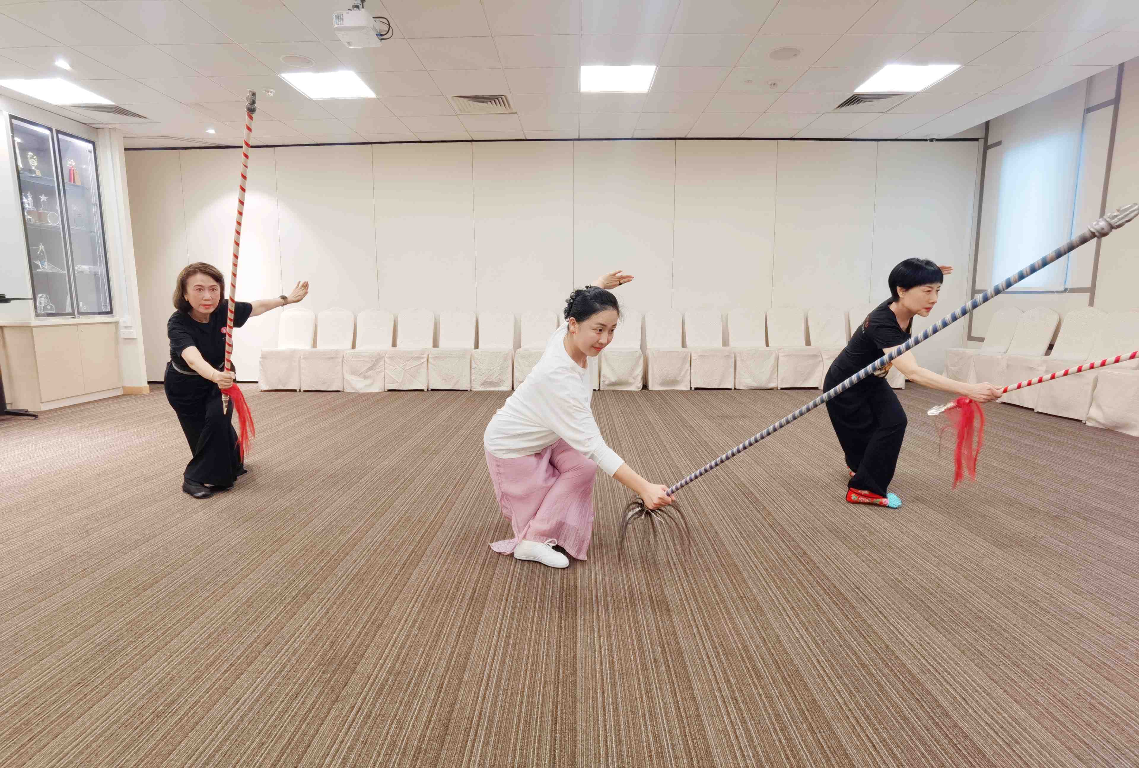 unpub_87e29f216994472d8f27c4effc7405e7.jpg 杨洋上课.jpg