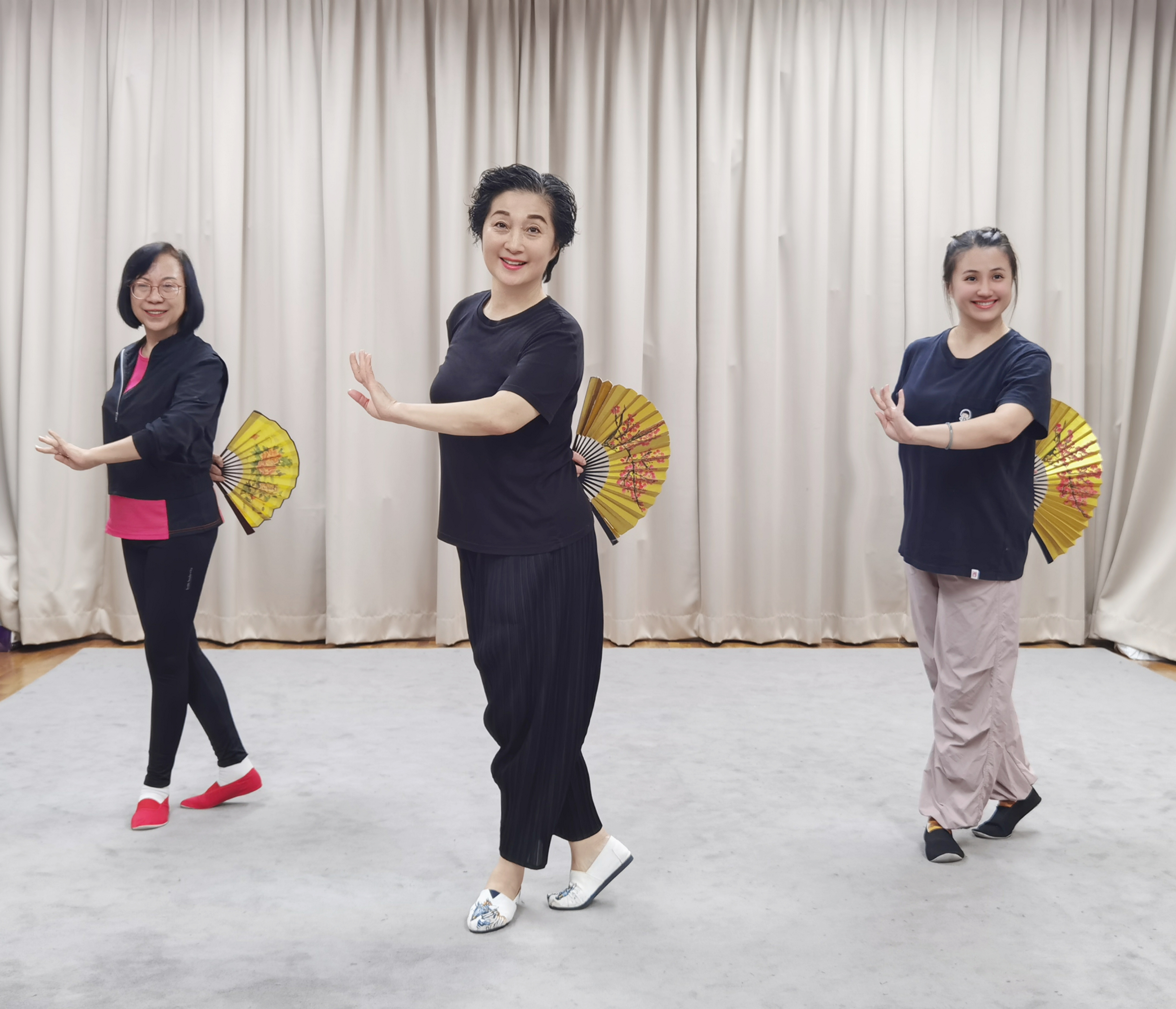 f47d516c982a4c0da0073fa9fb5f0d07.jpg 李艳华上课.jpg