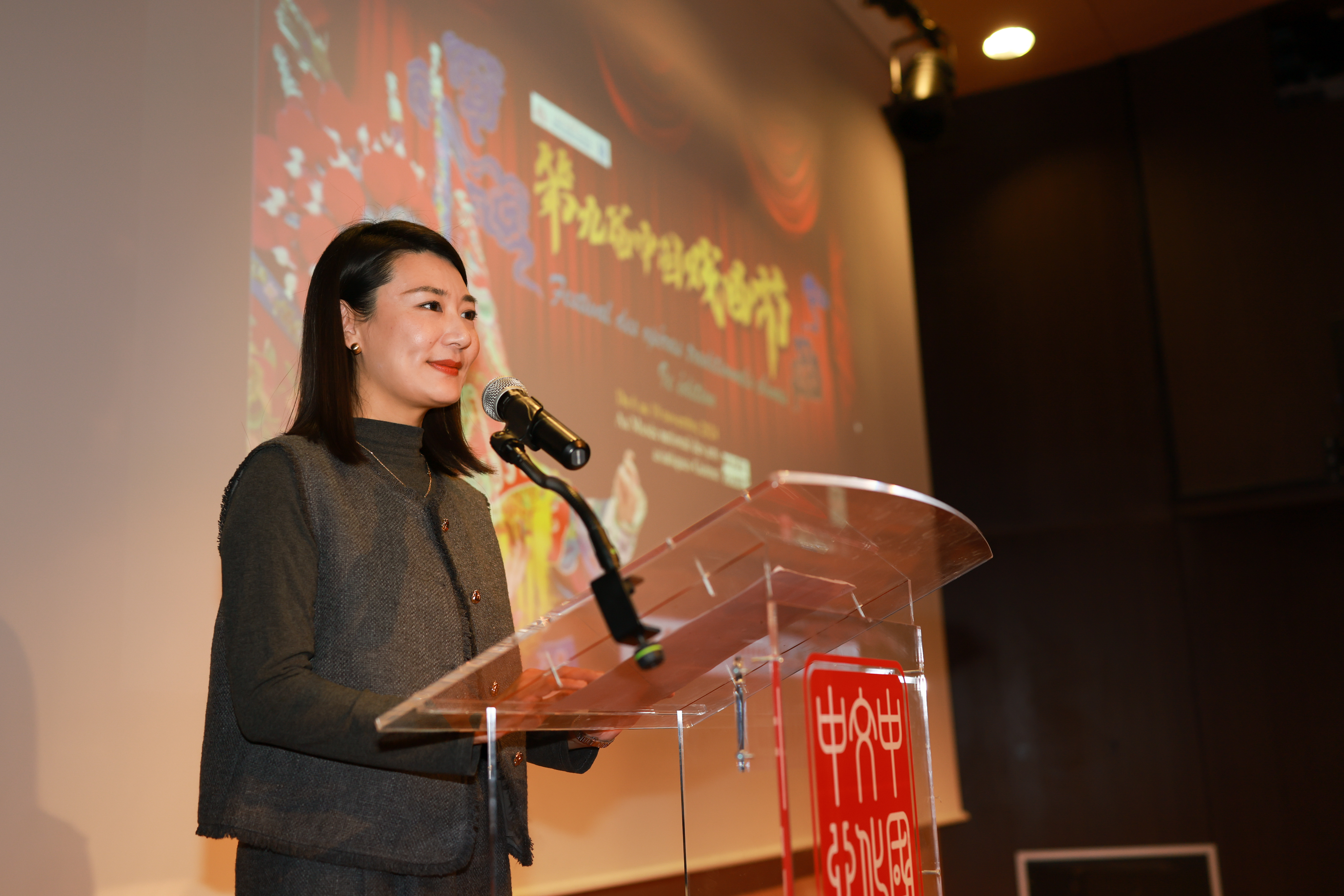 2a6fd57e1749410ea105ecb20a9d59b6.jpg 李华裔.jpg