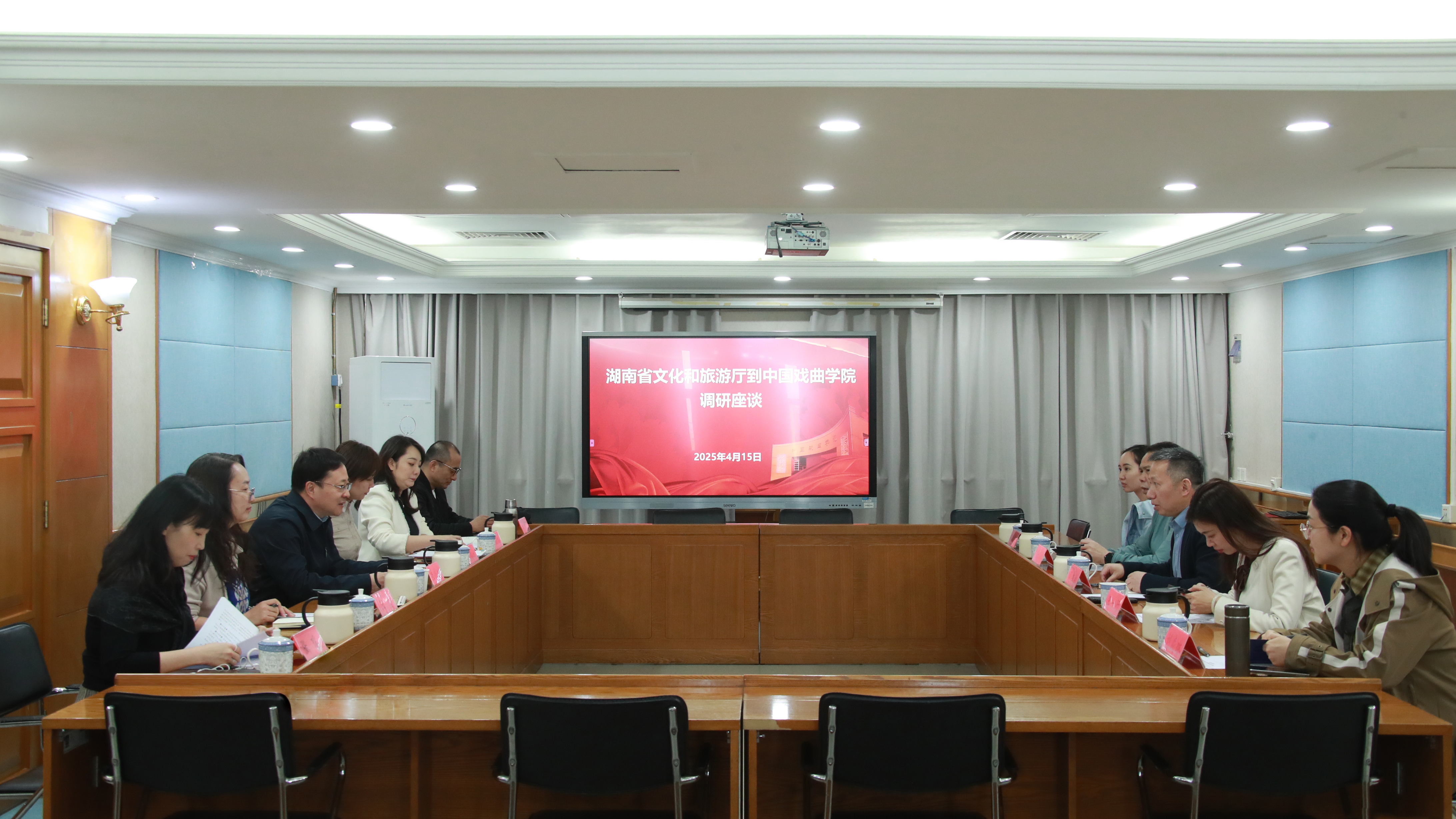 ea61355b7d364b6cbe3fb4dd9403d0fe.jpg 0.jpg